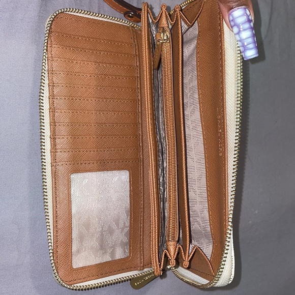 Wristlet - Picture 5 of 5